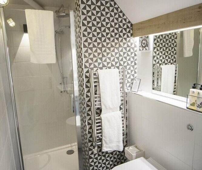 기본룸, Timbrell's Yard