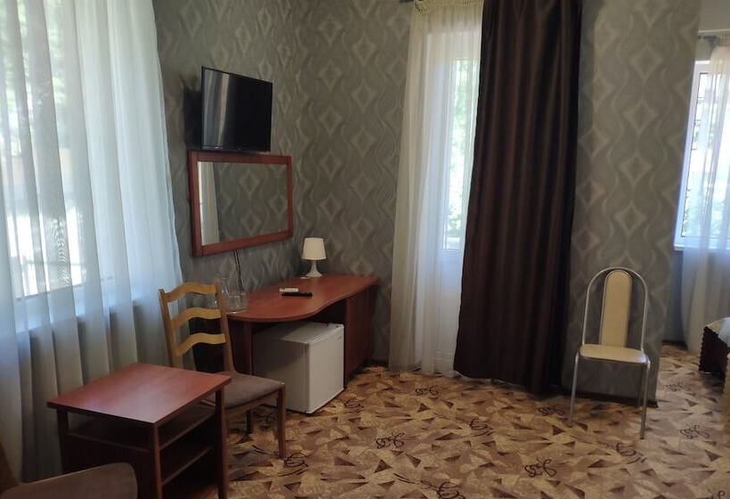 Трехместный Номер Комфорт, Utomlyonnye Solntsem