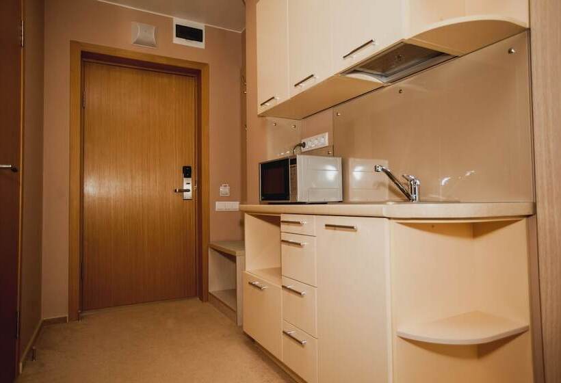 اتاق راحتی, Ya