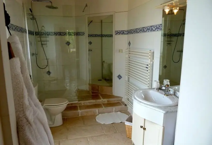 スーペリアトリプルルーム, Domaine Du Manoir