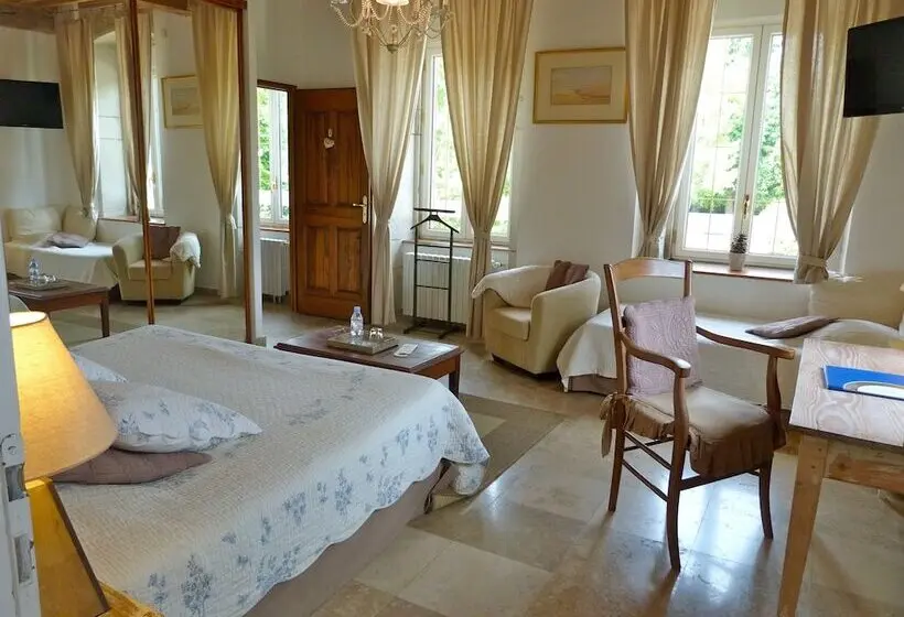 スーペリアトリプルルーム, Domaine Du Manoir