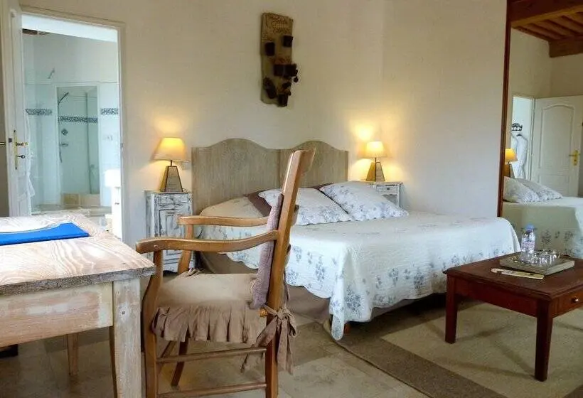 スーペリアトリプルルーム, Domaine Du Manoir