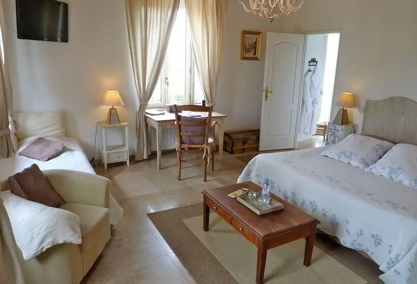 スーペリアトリプルルーム, Domaine Du Manoir