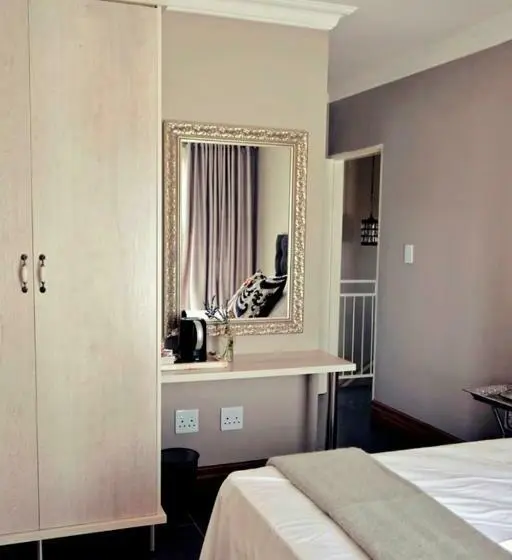 Deluxe-huone Parveke, Bokmakierie Gastehuis Emalahleni Pty Ltd