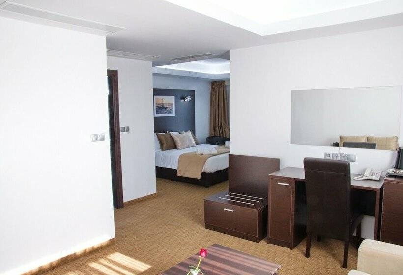 주니어 스위트, Breeze Boutique Athens