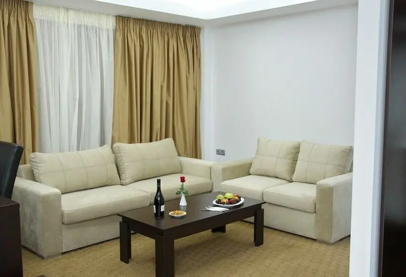 سوییت جونیور, Breeze Boutique Athens