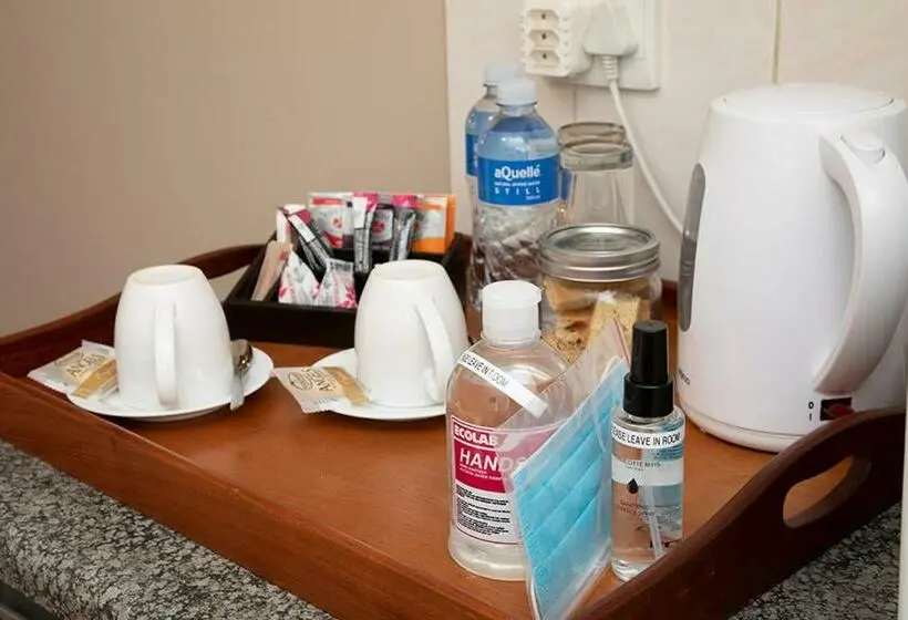 اتاق لوکس با چشم‌انداز باغ, Serene Guest Manor