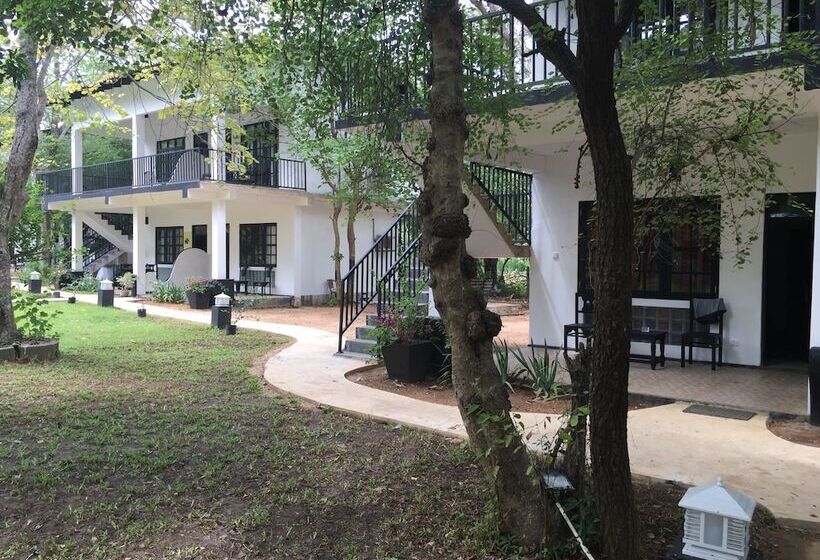 اتاق لوکس, Flower Garden Eco Village