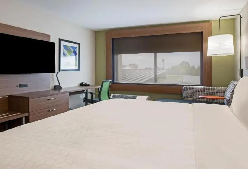 身障者適用キングサイズベッドルーム, Holiday Inn Express & Suites Racine, An Ihg