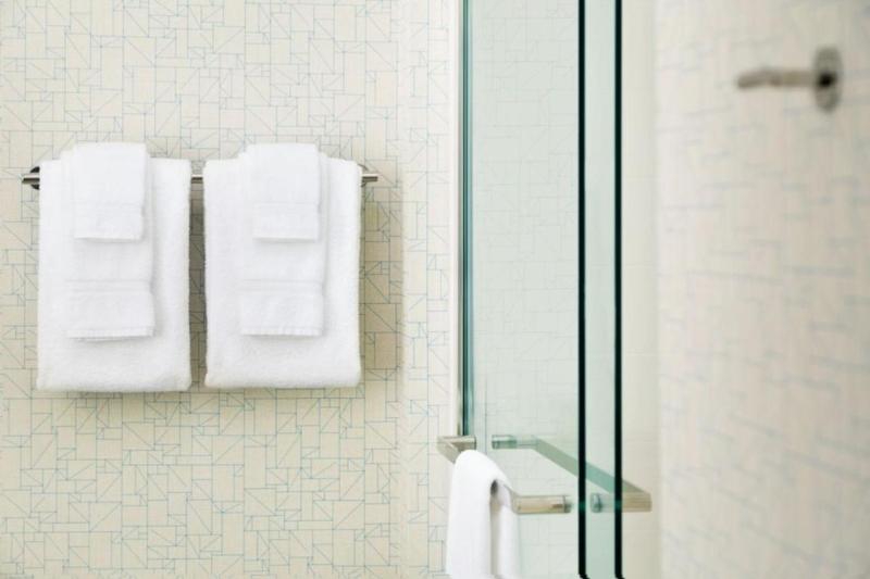 身障者適用キングサイズベッドルーム, Holiday Inn Express & Suites Raleigh Airport   Brier Creek, An Ihg