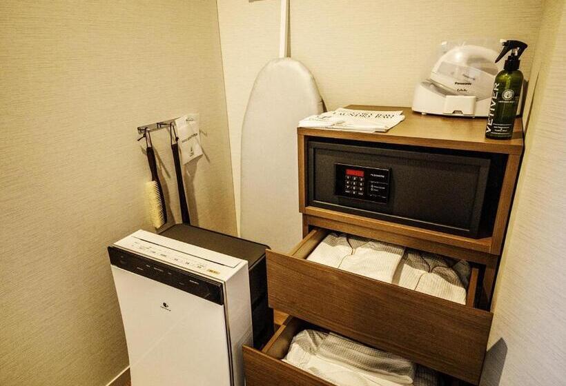 디럭스 룸 킹사이즈 침대, Nagoya Prince Hotel Sky Tower