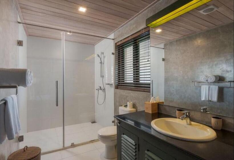 Номер Deluxe, Regenta Arie Lagoon Negombo