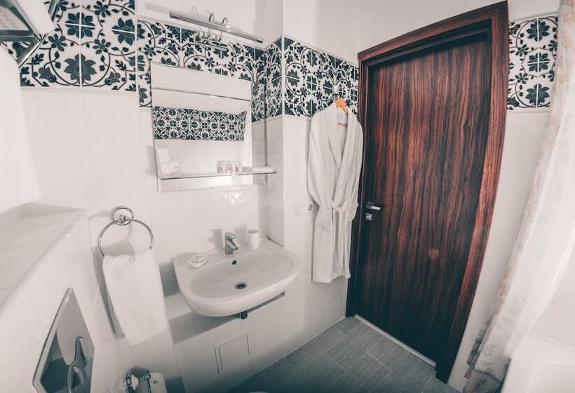 استودیوی لوکس, Sadovnicheskaya