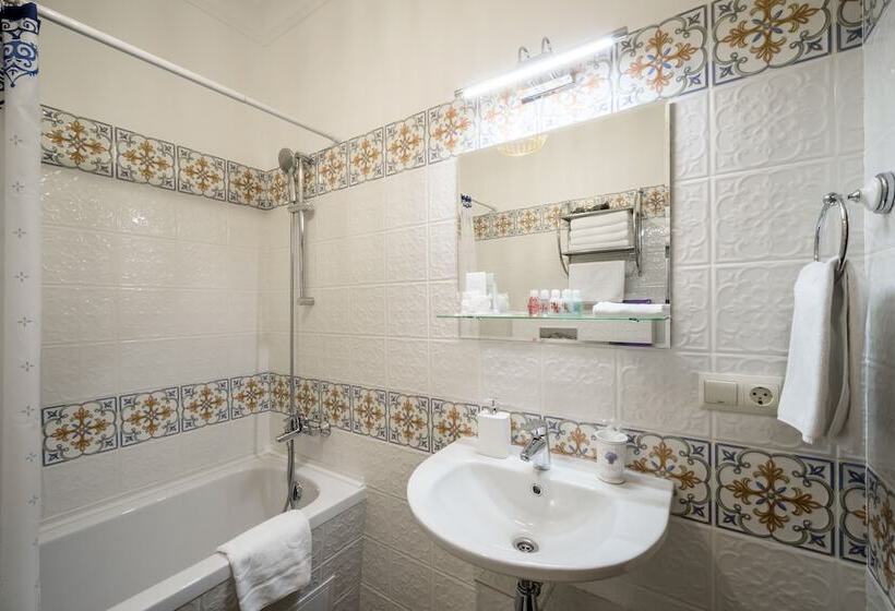 اتاق عادی, Sadovnicheskaya