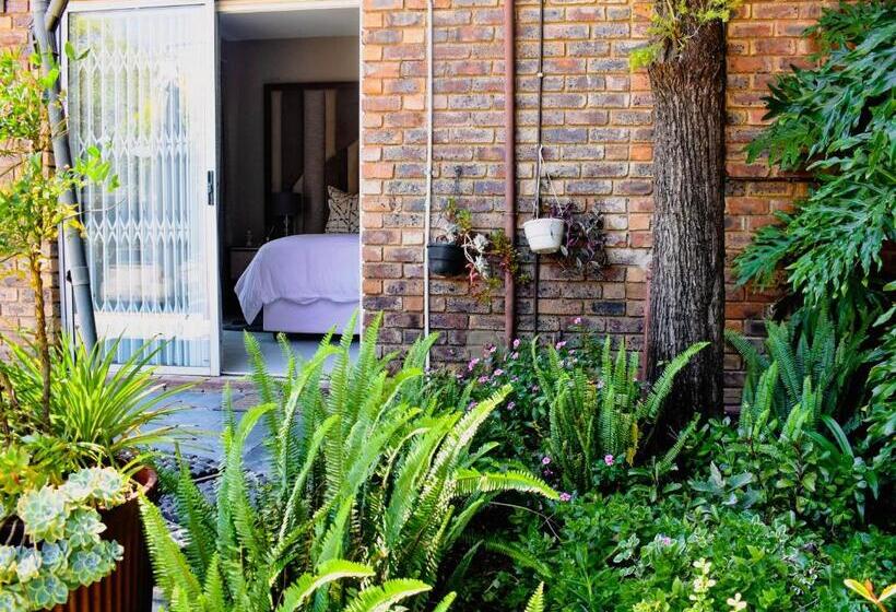 Люкс, Serene Guest Manor