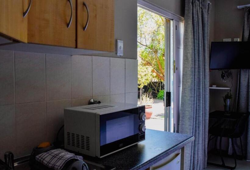 Люкс, Serene Guest Manor