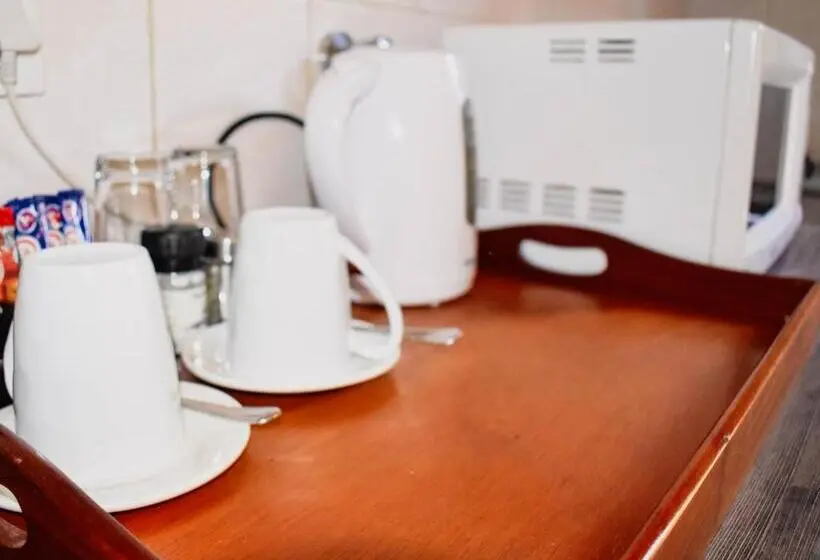 اتاق لوکس با چشم‌انداز باغ, Serene Guest Manor