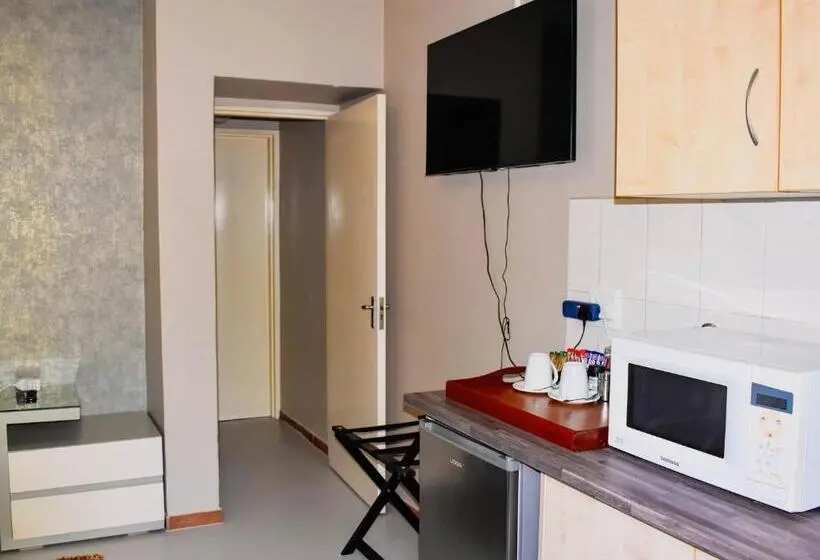 اتاق لوکس با چشم‌انداز باغ, Serene Guest Manor