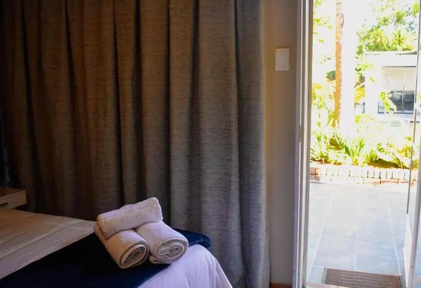 سوئیت با تخت بزرگ, Serene Guest Manor