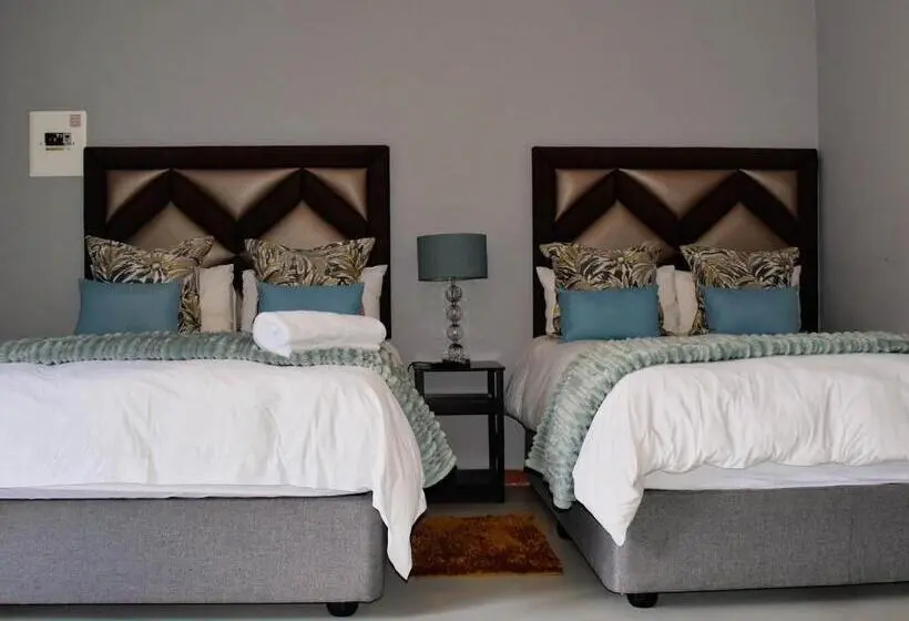 اتاق خانوادگی, Serene Guest Manor