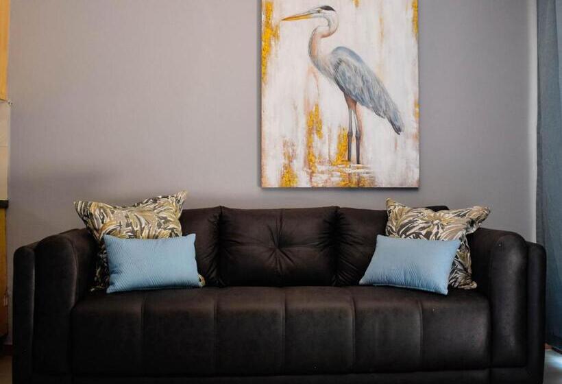 Семейный Номер, Serene Guest Manor