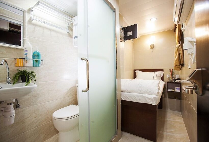 اتاق استاندارد یک نفره, Smiley Inn