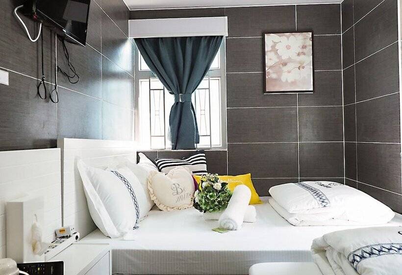 اتاق استاندارد سه نفره, Smiley Inn