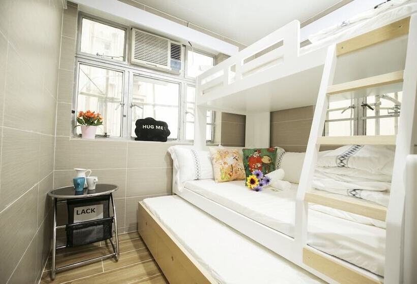 اتاق استاندارد, Smiley Inn