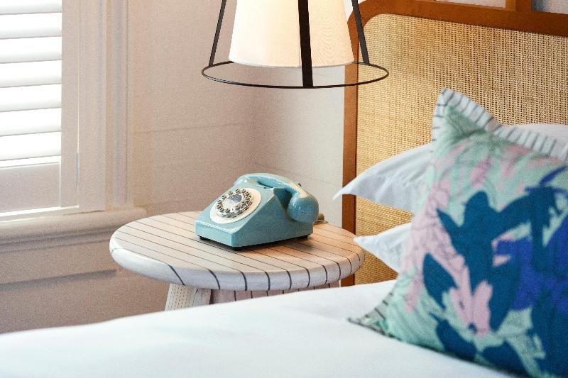 اتاق خانوادگی, Smiley Inn