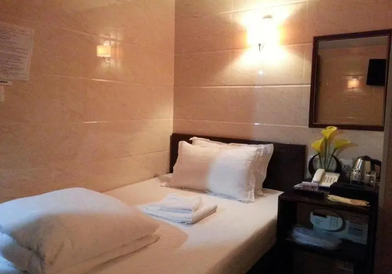 اتاق استاندارد یک نفره, Smiley Inn