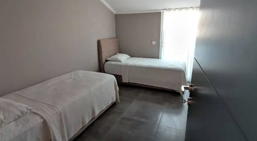 اتاق خانوادگی, Lara Beach Homes
