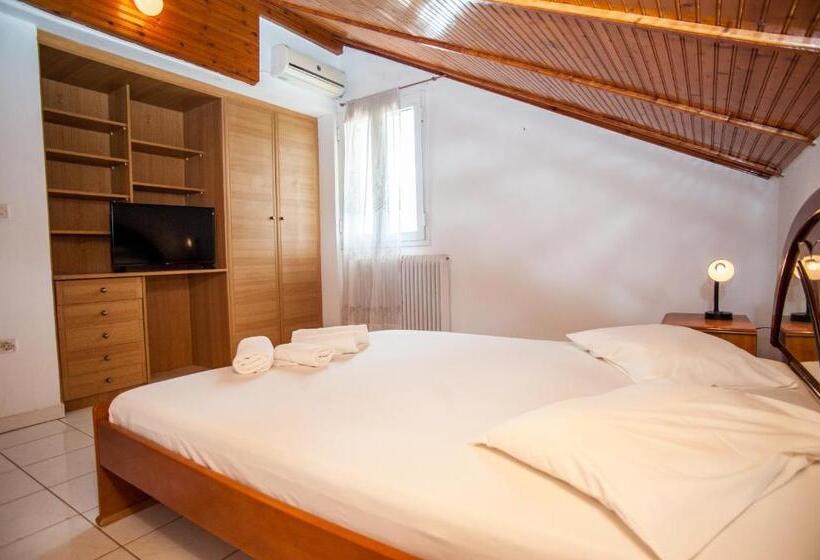 דירת שני חדרים, Madison Studios