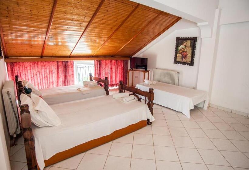 דירת שני חדרים, Madison Studios