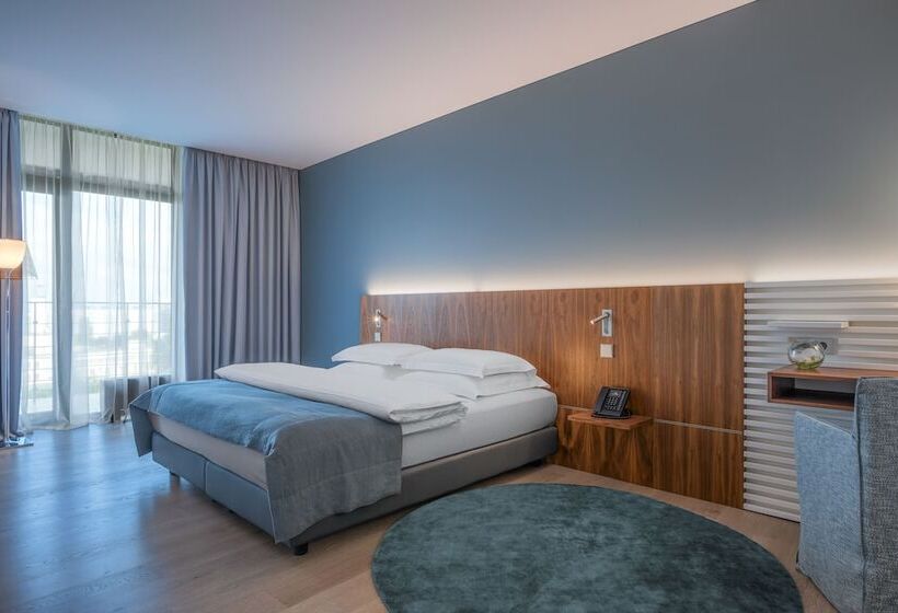 سوییت خانوادگی, Crystal House Suite Hotel & Spa