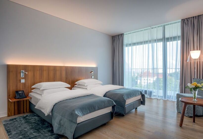 سوییت خانوادگی, Crystal House Suite Hotel & Spa