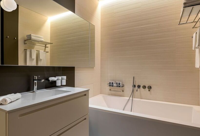 سوییت خانوادگی, Crystal House Suite Hotel & Spa