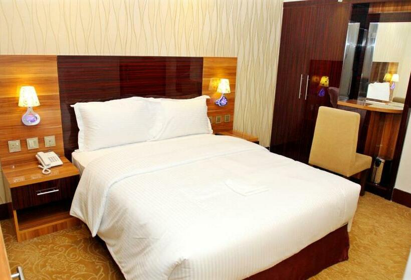 豪华房间, Fal  L.l.c