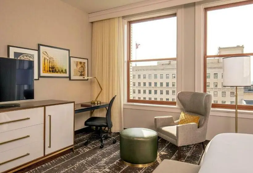 اتاق استاندارد با تخت بزرگ برای معلولان, Doubletree By Hilton Youngstown Downtown
