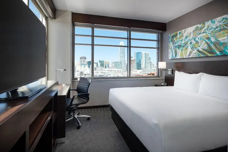 اتاق استاندارد با تخت بزرگ برای معلولان, Doubletree By Hilton Youngstown Downtown