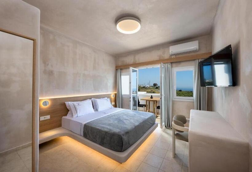 נוף לבריכה, Aelia Luxury Suites