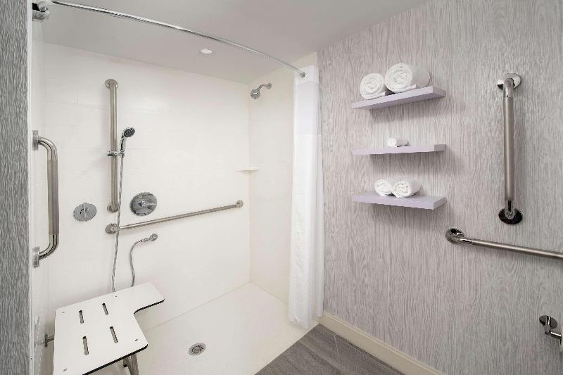 غرفة قياسية سرير كينج, Hampton Inn Marathon   Florida Keys