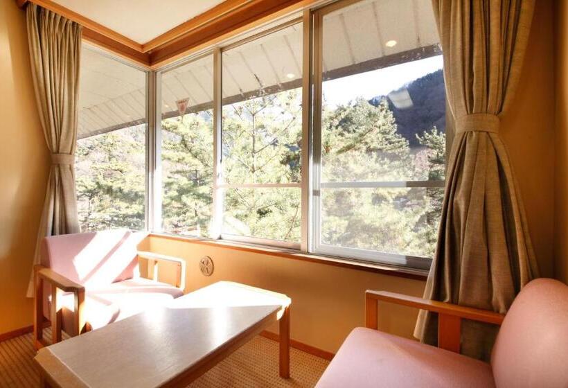 اتاق استاندارد چهار تخته, Shimobe