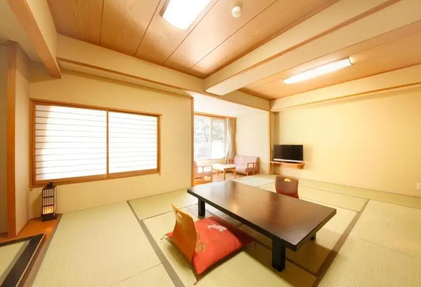 スタンダード4人部屋, Shimobe