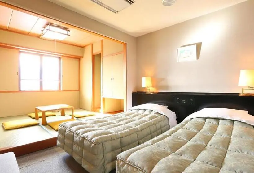 Perhehuone, Silk Inn Madarao