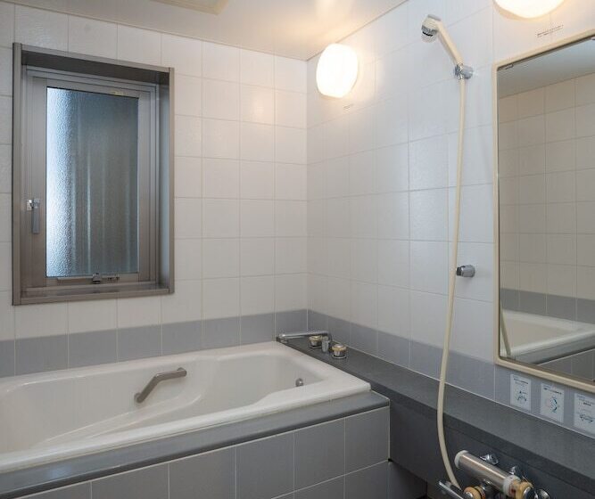 Номер Deluxe, Tsukasa Royal