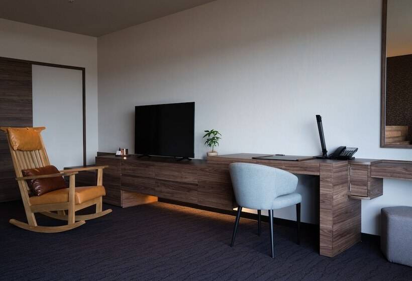 Номер Deluxe, Tsukasa Royal
