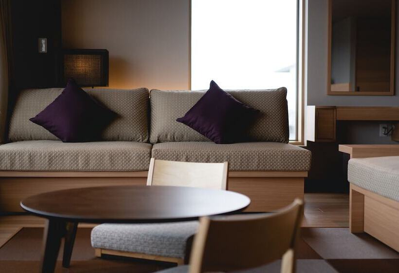 Номер Deluxe, Tsukasa Royal