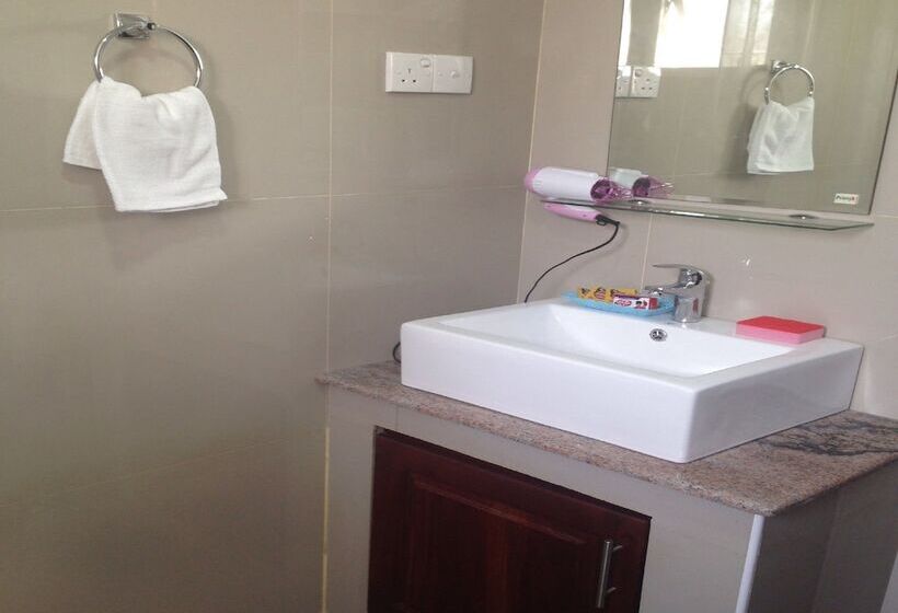 带3个卧室的公寓, Queens Park Apartments