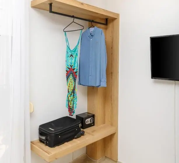 プールビュースタンダードルーム, Sun Beach Apartments