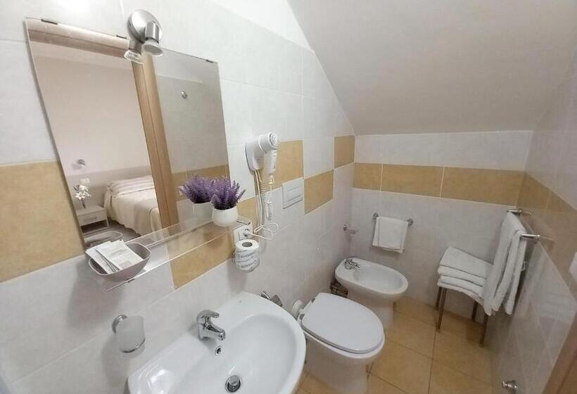 이코노미 트리플 룸, Al Giglio